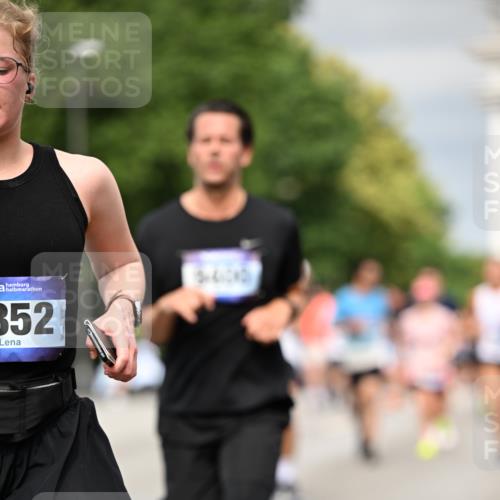 29.06.2025 - hella hamburg halbmarathon Dr. Thomas Lammeyer http://msf.ph/oto/8489716 29.06.2025 10:21:41 Kennedybrücke 1015, 1083, 1156, 1204, 1274, 1458, 1622, 1749, 1795, 2259, 3138, 3210, 3292, 3464, 3466, 3802, 3803, 4218, 4852, 5929, 5930, 6254, 6336, 6352, 6520, 6786, 7011, 7258, 7945, 8210, 8309, 8351, 8433, 8607, 9400, 9848, 10460, 10509, 10620, 10677, 11372 meine-sportfotos.de