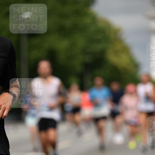 29.06.2025 - hella hamburg halbmarathon Dr. Thomas Lammeyer http://msf.ph/oto/8489824 29.06.2025 10:21:42 Kennedybrücke 1015, 1156, 1204, 1274, 1458, 1622, 1749, 1795, 2259, 2931, 3138, 3210, 3292, 3464, 3466, 3802, 3803, 4218, 4852, 5929, 5930, 6254, 6336, 6352, 6786, 7011, 7258, 7945, 8210, 8309, 8351, 8433, 8607, 9400, 9848, 10460, 10509, 10620, 10677, 11372 meine-sportfotos.de