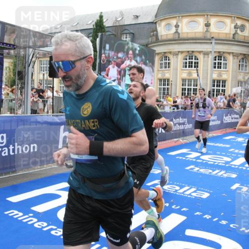 29.06.2025 - hella hamburg halbmarathon Michael Strokosch http://msf.ph/oto/8489827 29.06.2025 10:44:54 Ziel 1941, 2098, 2970, 3004, 3098, 3785, 4425, 4915, 7056, 7167, 7325, 9720, 12161, 16834, 17406, 18631, 19207, 19210 meine-sportfotos.de