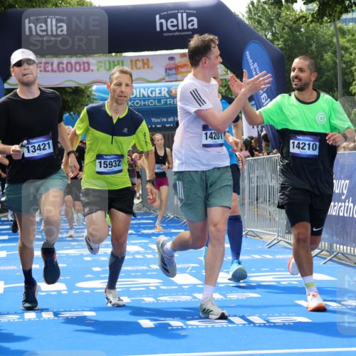 29.06.2025 - hella hamburg halbmarathon Strokosch-Dieckow http://msf.ph/oto/8489904 29.06.2025 10:43:41 Ziel 1976, 3116, 3437, 4318, 6903, 6991, 7185, 9114, 9159, 9374, 11153, 11778, 11848, 13421, 13897, 13996, 14201, 14210, 14690, 15328, 15512, 15932, 16062, 16105, 17912, 18449, 18650, 19090 meine-sportfotos.de