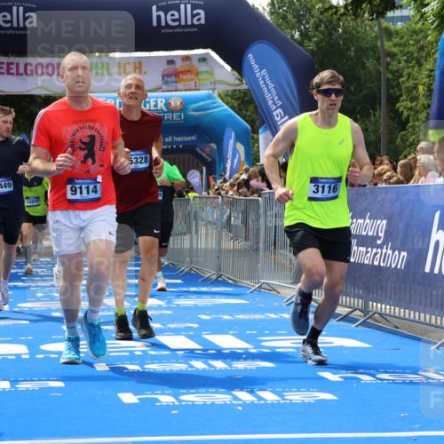 29.06.2025 - hella hamburg halbmarathon Strokosch-Dieckow http://msf.ph/oto/8490053 29.06.2025 10:43:38 Ziel 1976, 3116, 4080, 4318, 6903, 6991, 9114, 9159, 11153, 11848, 12623, 13421, 13996, 14201, 14210, 14484, 14690, 15328, 15932, 16105, 17912, 18449, 18775, 19090, 19229 meine-sportfotos.de