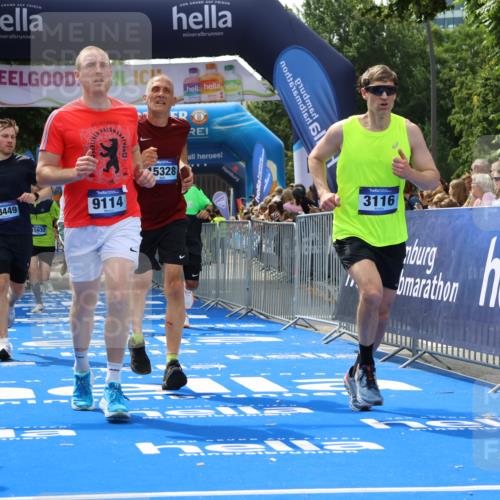 29.06.2025 - hella hamburg halbmarathon Strokosch-Dieckow http://msf.ph/oto/8490076 29.06.2025 10:43:38 Ziel 1976, 3116, 4080, 4318, 6903, 6991, 9114, 9159, 11153, 11848, 12623, 13421, 13996, 14201, 14210, 14484, 14690, 15328, 15932, 16105, 17912, 18449, 18775, 19090, 19229 meine-sportfotos.de