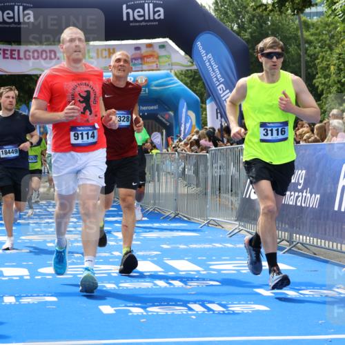 29.06.2025 - hella hamburg halbmarathon Strokosch-Dieckow http://msf.ph/oto/8490108 29.06.2025 10:43:38 Ziel 1976, 3116, 4080, 4318, 6903, 6991, 9114, 9159, 11153, 11848, 12623, 13421, 13996, 14201, 14210, 14484, 14690, 15328, 15932, 16105, 17912, 18449, 18775, 19090, 19229 meine-sportfotos.de