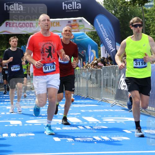 29.06.2025 - hella hamburg halbmarathon Strokosch-Dieckow http://msf.ph/oto/8490157 29.06.2025 10:43:38 Ziel 1976, 3116, 4080, 4318, 6903, 6991, 9114, 9159, 11153, 11848, 12623, 13421, 13996, 14201, 14210, 14484, 14690, 15328, 15932, 16105, 17912, 18449, 18775, 19090, 19229 meine-sportfotos.de