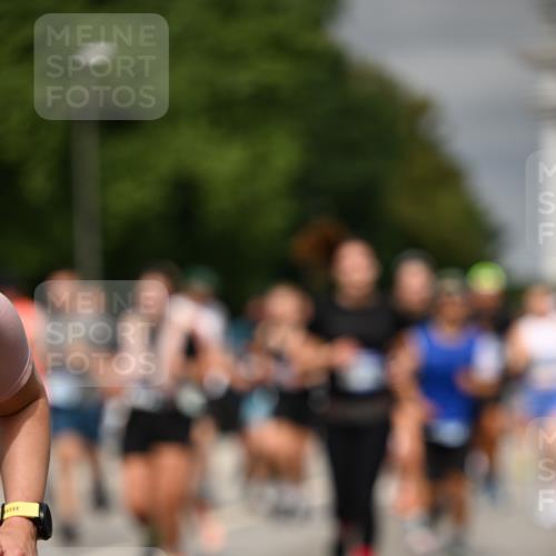 29.06.2025 - hella hamburg halbmarathon Dr. Thomas Lammeyer http://msf.ph/oto/8490257 29.06.2025 10:21:48 Kennedybrücke 1015, 1156, 1204, 1274, 1458, 1554, 1622, 1749, 1795, 2094, 2259, 2931, 3138, 3292, 3802, 3803, 4218, 4852, 5002, 5004, 5929, 5930, 6254, 6336, 6352, 7011, 7258, 7945, 8144, 8210, 8351, 8433, 8607, 9400, 9798, 9848, 10460, 10509, 10620, 10677, 11275, 11372 meine-sportfotos.de