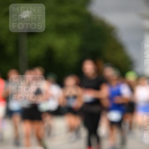 29.06.2025 - hella hamburg halbmarathon Dr. Thomas Lammeyer http://msf.ph/oto/8490283 29.06.2025 10:21:49 Kennedybrücke 1015, 1156, 1204, 1274, 1458, 1554, 1622, 1749, 1795, 2094, 2259, 2931, 3138, 3292, 3802, 3803, 4218, 4852, 5002, 5004, 5294, 5930, 6254, 6336, 6352, 7011, 7258, 7945, 8144, 8210, 8351, 8433, 8607, 9400, 9798, 9848, 10460, 10509, 10620, 10677, 11275, 11372 meine-sportfotos.de