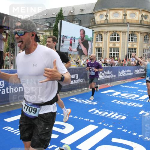 29.06.2025 - hella hamburg halbmarathon Michael Strokosch http://msf.ph/oto/8490326 29.06.2025 10:45:09 Ziel 1171, 2270, 3917, 4997, 6266, 6575, 6819, 7709, 7843, 9302, 9710, 10313, 10741, 11688, 13919, 15334, 15365, 16685, 16689, 17381, 17960 meine-sportfotos.de