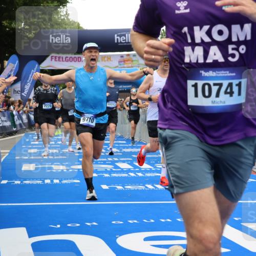 29.06.2025 - hella hamburg halbmarathon Strokosch-Dieckow http://msf.ph/oto/8490405 29.06.2025 10:45:05 Ziel 1171, 2270, 3917, 4997, 6266, 6375, 6575, 6819, 7087, 7709, 7843, 9302, 9710, 10313, 10741, 11688, 13919, 15334, 15365, 15651, 16058, 16685, 16689, 17120, 17381, 17544, 17960, 18346, 18718 meine-sportfotos.de