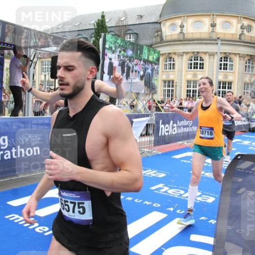 29.06.2025 - hella hamburg halbmarathon Michael Strokosch http://msf.ph/oto/8490540 29.06.2025 10:45:17 Ziel 2188, 6054, 6375, 6575, 6819, 7087, 9302, 10064, 12783, 15563, 15636, 15651, 15741, 15760, 16513, 16685, 17120, 17960, 18346, 18718 meine-sportfotos.de