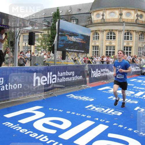 29.06.2025 - hella hamburg halbmarathon Michael Strokosch http://msf.ph/oto/8490887 29.06.2025 10:45:36 Ziel 2138, 2415, 5623, 6831, 8374, 8668, 11291, 11495, 12154, 14062, 15666, 16725, 18878 meine-sportfotos.de