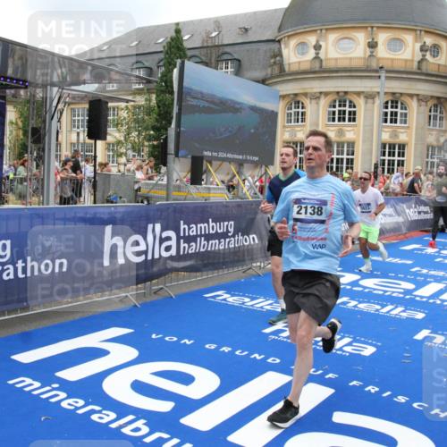 29.06.2025 - hella hamburg halbmarathon Michael Strokosch http://msf.ph/oto/8490942 29.06.2025 10:45:39 Ziel 2138, 2415, 5623, 6071, 6831, 8374, 8668, 11291, 11495, 12154, 14062, 14764, 15666, 17674, 18862, 18878 meine-sportfotos.de