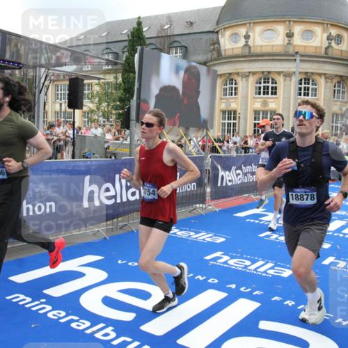 29.06.2025 - hella hamburg halbmarathon Michael Strokosch http://msf.ph/oto/8491047 29.06.2025 10:45:42 Ziel 5623, 6071, 6711, 8668, 11291, 11495, 12154, 14764, 15666, 17332, 17674, 18862, 18878 meine-sportfotos.de