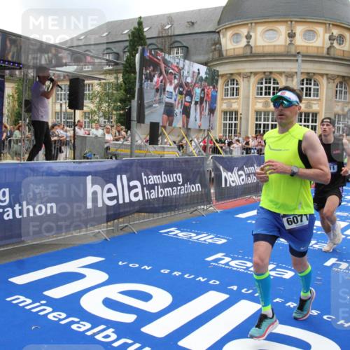 29.06.2025 - hella hamburg halbmarathon Michael Strokosch http://msf.ph/oto/8491156 29.06.2025 10:45:46 Ziel 4854, 5047, 6071, 6711, 13975, 14374, 14764, 16617, 17332, 17674, 17835, 18862 meine-sportfotos.de