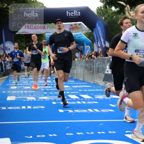 29.06.2025 - hella hamburg halbmarathon Strokosch-Dieckow http://msf.ph/oto/8491211 29.06.2025 10:43:25 Ziel 2653, 3109, 3124, 3146, 3928, 4080, 5124, 5436, 5506, 7635, 8664, 9931, 10237, 10246, 11648, 12623, 13348, 14484, 15921, 16338, 16720, 17391, 18274, 18513, 18775, 18810, 18942, 18987, 19009, 19051, 19229 meine-sportfotos.de