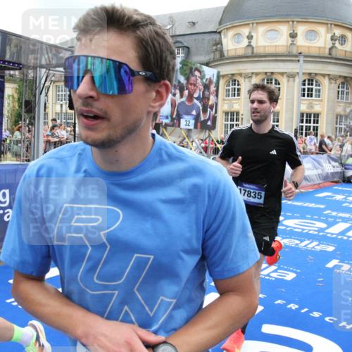 29.06.2025 - hella hamburg halbmarathon Michael Strokosch http://msf.ph/oto/8491308 29.06.2025 10:45:52 Ziel 3477, 4345, 4854, 5047, 6290, 7385, 10792, 11821, 13975, 14374, 16617, 16624, 17835 meine-sportfotos.de