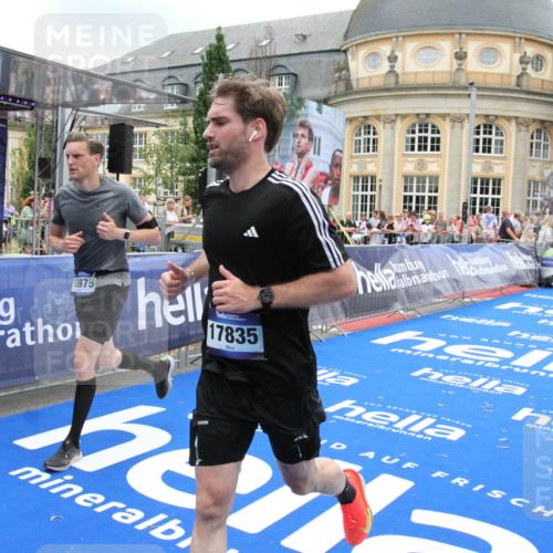 29.06.2025 - hella hamburg halbmarathon Michael Strokosch http://msf.ph/oto/8491316 29.06.2025 10:45:52 Ziel 3477, 4345, 4854, 5047, 6290, 7385, 10792, 11821, 13975, 14374, 16617, 16624, 17835 meine-sportfotos.de