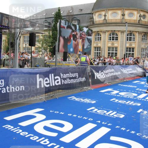 29.06.2025 - hella hamburg halbmarathon Michael Strokosch http://msf.ph/oto/8491345 29.06.2025 10:45:53 Ziel 3477, 4345, 4854, 6290, 7385, 10792, 11821, 13975, 14374, 14911, 16624, 17835, 18185 meine-sportfotos.de