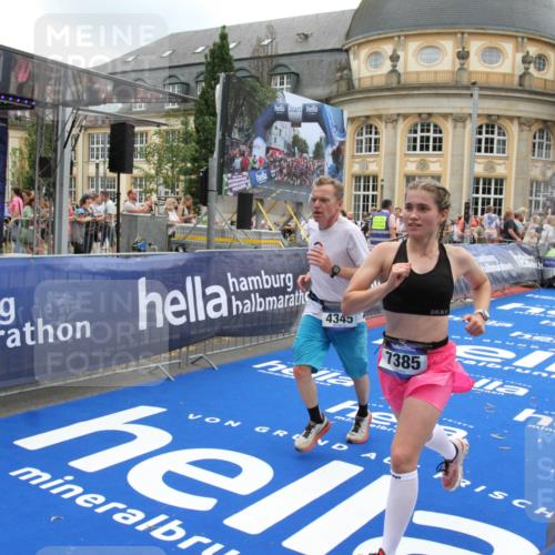 29.06.2025 - hella hamburg halbmarathon Michael Strokosch http://msf.ph/oto/8491391 29.06.2025 10:45:55 Ziel 3477, 4277, 4345, 6290, 6532, 7385, 10792, 11821, 14911, 15149, 16624, 18185, 19116 meine-sportfotos.de