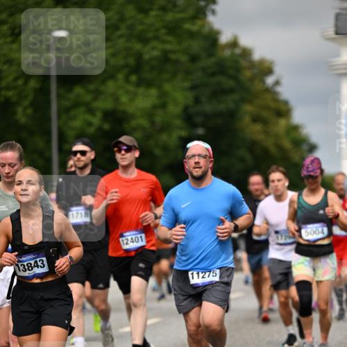 29.06.2025 - hella hamburg halbmarathon Dr. Thomas Lammeyer http://msf.ph/oto/8491465 29.06.2025 10:22:01 Kennedybrücke 1015, 1067, 1274, 1298, 1458, 1554, 1622, 1641, 1749, 1982, 2094, 2147, 2305, 2548, 2931, 3138, 3292, 3977, 4194, 4218, 4804, 5002, 5004, 5023, 5294, 7094, 7258, 7641, 8144, 8248, 8607, 9539, 9586, 9734, 9798, 10332, 10509, 10677, 10831, 11275, 11372 meine-sportfotos.de