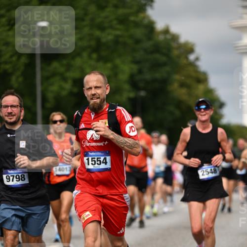 29.06.2025 - hella hamburg halbmarathon Dr. Thomas Lammeyer http://msf.ph/oto/8491827 29.06.2025 10:22:06 Kennedybrücke 1015, 1067, 1274, 1298, 1458, 1477, 1554, 1622, 1641, 1982, 2087, 2094, 2147, 2305, 2548, 2931, 3138, 3482, 3977, 4194, 4738, 4804, 5002, 5004, 5023, 5290, 5294, 7094, 7641, 7649, 7882, 8144, 8248, 8607, 9539, 9586, 9717, 9734, 9798, 9834, 10332, 10509, 10677, 10831, 11275, 11372 meine-sportfotos.de