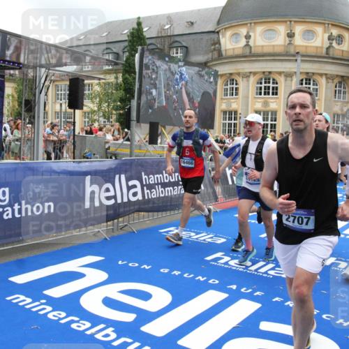 29.06.2025 - hella hamburg halbmarathon Michael Strokosch http://msf.ph/oto/8491975 29.06.2025 10:46:14 Ziel 1569, 1759, 2048, 2590, 2707, 3087, 4949, 6388, 7450, 7961, 10796, 11094, 11125, 16136, 16466, 16475, 17190, 18702, 18797 meine-sportfotos.de
