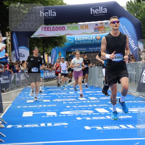 29.06.2025 - hella hamburg halbmarathon Strokosch-Dieckow http://msf.ph/oto/8491977 29.06.2025 10:43:16 Ziel 1675, 2653, 3109, 3124, 3146, 7026, 7093, 10099, 10251, 11177, 13348, 15706, 15921, 16314, 16720, 16997, 18274, 18304, 18987, 19009 meine-sportfotos.de