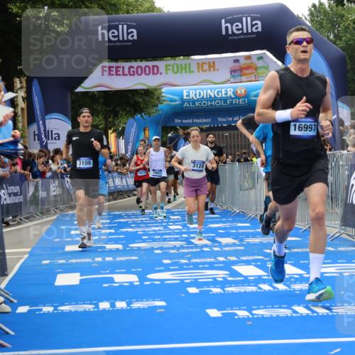 29.06.2025 - hella hamburg halbmarathon Strokosch-Dieckow http://msf.ph/oto/8492030 29.06.2025 10:43:16 Ziel 1675, 2653, 3109, 3124, 3146, 7026, 7093, 10099, 10251, 11177, 13348, 15706, 15921, 16314, 16720, 16997, 18274, 18304, 18987, 19009 meine-sportfotos.de