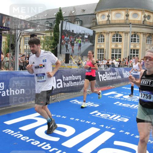 29.06.2025 - hella hamburg halbmarathon Michael Strokosch http://msf.ph/oto/8492049 29.06.2025 10:46:16 Ziel 1569, 1759, 2048, 2590, 2707, 3056, 3087, 4949, 6388, 7450, 7961, 9497, 10796, 11094, 11125, 16136, 16466, 16475, 17190, 18797 meine-sportfotos.de