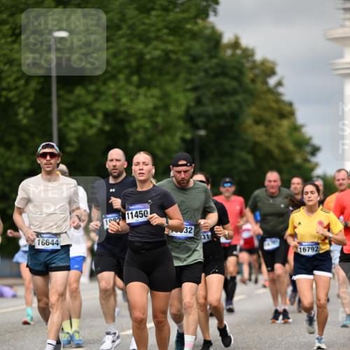 29.06.2025 - hella hamburg halbmarathon Dr. Thomas Lammeyer http://msf.ph/oto/8492118 29.06.2025 10:22:11 Kennedybrücke 1067, 1268, 1298, 1477, 1554, 1641, 1982, 2087, 2094, 2147, 2305, 2548, 2931, 3482, 3977, 4194, 4738, 4804, 5002, 5004, 5023, 5290, 5294, 6332, 7094, 7160, 7641, 7649, 7838, 7882, 7883, 8144, 8248, 9539, 9586, 9717, 9734, 9798, 9834, 9844, 10174, 10332, 10831, 10908, 10946, 11275, 11352 meine-sportfotos.de