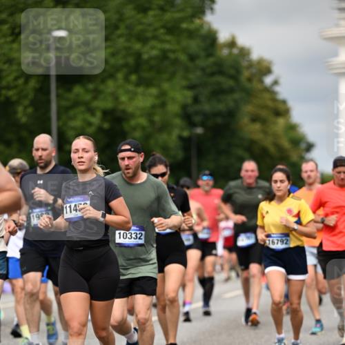29.06.2025 - hella hamburg halbmarathon Dr. Thomas Lammeyer http://msf.ph/oto/8492155 29.06.2025 10:22:12 Kennedybrücke 1067, 1268, 1298, 1477, 1554, 1641, 1982, 2087, 2094, 2147, 2305, 2548, 2931, 3482, 3977, 4194, 4738, 4804, 5002, 5004, 5023, 5290, 5294, 6332, 7094, 7160, 7641, 7649, 7838, 7882, 7883, 8144, 8248, 9539, 9586, 9717, 9734, 9798, 9834, 9844, 10174, 10332, 10831, 10908, 10946, 11275, 11352 meine-sportfotos.de