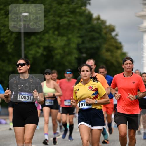 29.06.2025 - hella hamburg halbmarathon Dr. Thomas Lammeyer http://msf.ph/oto/8492236 29.06.2025 10:22:13 Kennedybrücke 1067, 1268, 1298, 1477, 1554, 1641, 1982, 2087, 2094, 2147, 2305, 2548, 3482, 3977, 4194, 4738, 4804, 5002, 5004, 5023, 5290, 5294, 6332, 7094, 7160, 7413, 7641, 7649, 7838, 7882, 7883, 8144, 8248, 9539, 9586, 9717, 9734, 9798, 9834, 9844, 10174, 10332, 10831, 10908, 10946, 11275, 11352 meine-sportfotos.de