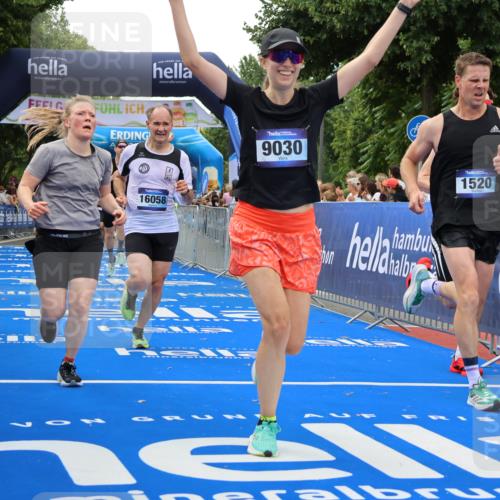 29.06.2025 - hella hamburg halbmarathon Strokosch-Dieckow http://msf.ph/oto/8492265 29.06.2025 10:44:58 Ziel 1171, 1424, 1520, 2098, 2890, 3917, 4425, 4997, 6266, 7709, 7843, 9030, 9710, 9720, 10741, 11688, 12161, 13919, 15334, 15365, 16058, 17381, 17382, 17406, 17544, 18055, 18631 meine-sportfotos.de
