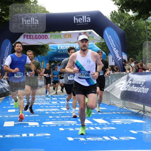 29.06.2025 - hella hamburg halbmarathon Strokosch-Dieckow http://msf.ph/oto/8492369 29.06.2025 10:43:11 Ziel 1675, 3109, 3124, 4229, 6721, 7026, 7093, 7451, 9833, 10099, 10251, 11177, 12153, 12776, 12839, 15255, 15706, 16314, 16997, 17177, 18304 meine-sportfotos.de