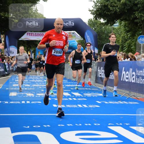 29.06.2025 - hella hamburg halbmarathon Strokosch-Dieckow http://msf.ph/oto/8492437 29.06.2025 10:44:56 Ziel 1171, 1424, 1520, 2098, 2890, 3098, 4425, 6266, 7056, 7167, 7709, 7843, 9030, 9720, 10741, 11688, 12161, 15334, 16058, 17381, 17382, 17406, 17544, 18055, 18631, 19210 meine-sportfotos.de