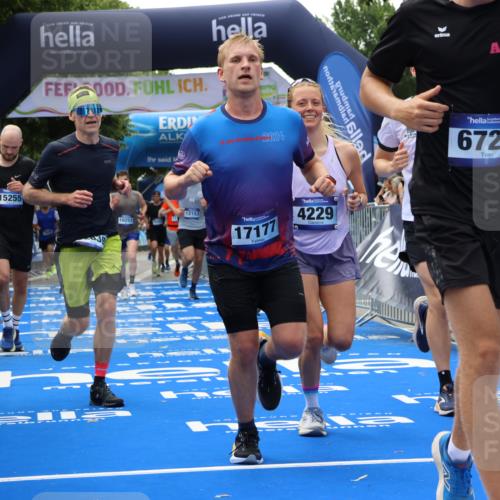 29.06.2025 - hella hamburg halbmarathon Strokosch-Dieckow http://msf.ph/oto/8492501 29.06.2025 10:43:05 Ziel 1675, 4229, 6721, 7026, 7035, 7093, 7451, 8218, 9364, 9833, 10251, 10469, 11177, 12153, 12657, 12723, 12776, 12839, 15255, 15706, 17177, 18304, 19038 meine-sportfotos.de