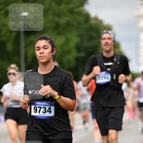 29.06.2025 - hella hamburg halbmarathon Dr. Thomas Lammeyer http://msf.ph/oto/8492629 29.06.2025 10:22:18 Kennedybrücke 1067, 1268, 1298, 1477, 1554, 1641, 1820, 1982, 2087, 2147, 2305, 2548, 2634, 3125, 3482, 3977, 4194, 4738, 4804, 5023, 5290, 5294, 5909, 6332, 7094, 7160, 7413, 7641, 7649, 7838, 7882, 7883, 8248, 9539, 9586, 9717, 9734, 9798, 9834, 9844, 10174, 10332, 10659, 10831, 10908, 10946, 11352 meine-sportfotos.de