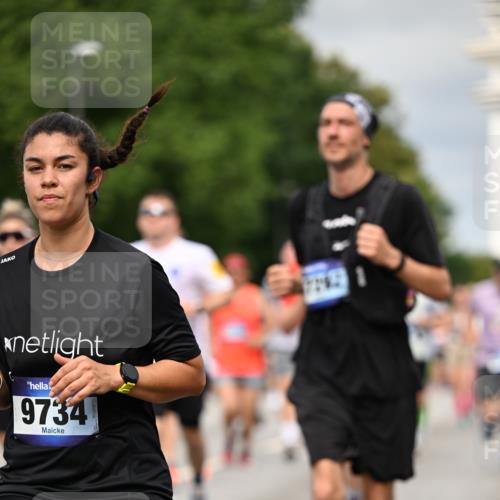 29.06.2025 - hella hamburg halbmarathon Dr. Thomas Lammeyer http://msf.ph/oto/8492649 29.06.2025 10:22:19 Kennedybrücke 1067, 1268, 1298, 1477, 1641, 1820, 1982, 2087, 2147, 2305, 2548, 2634, 3125, 3482, 3977, 4194, 4738, 4804, 5023, 5290, 5294, 5909, 6332, 7094, 7160, 7413, 7641, 7649, 7838, 7882, 7883, 8248, 9539, 9586, 9717, 9734, 9834, 9844, 10174, 10332, 10659, 10831, 10908, 10946, 11352 meine-sportfotos.de