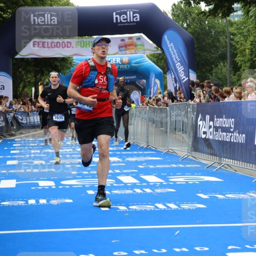 29.06.2025 - hella hamburg halbmarathon Strokosch-Dieckow http://msf.ph/oto/8492745 29.06.2025 10:42:57 Ziel 4823, 5011, 5477, 7035, 8218, 9364, 10469, 12657, 12723, 12776, 12839, 13398, 14447, 14849, 18559, 18659, 19038 meine-sportfotos.de