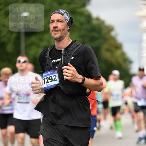 29.06.2025 - hella hamburg halbmarathon Dr. Thomas Lammeyer http://msf.ph/oto/8492865 29.06.2025 10:22:19 Kennedybrücke 1067, 1268, 1298, 1477, 1641, 1820, 1982, 2087, 2147, 2305, 2548, 2634, 3125, 3482, 3977, 4194, 4738, 4804, 5023, 5290, 5294, 5909, 6332, 7094, 7160, 7413, 7641, 7649, 7838, 7882, 7883, 8248, 9539, 9586, 9717, 9734, 9834, 9844, 10174, 10332, 10659, 10831, 10908, 10946, 11352 meine-sportfotos.de