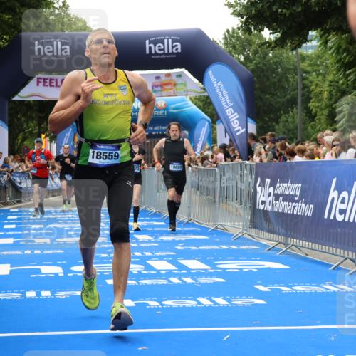 29.06.2025 - hella hamburg halbmarathon Strokosch-Dieckow http://msf.ph/oto/8492917 29.06.2025 10:42:53 Ziel 4823, 5011, 5477, 7035, 7105, 8218, 9364, 13398, 14447, 14560, 14813, 14849, 15297, 15301, 15851, 18559, 18659 meine-sportfotos.de