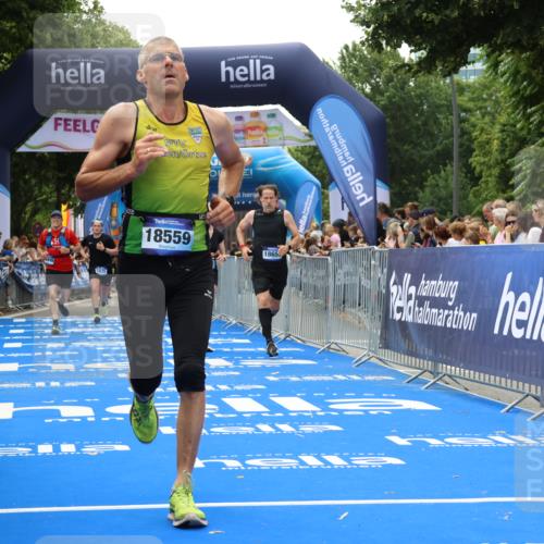 29.06.2025 - hella hamburg halbmarathon Strokosch-Dieckow http://msf.ph/oto/8492923 29.06.2025 10:42:53 Ziel 4823, 5011, 5477, 7035, 7105, 8218, 9364, 13398, 14447, 14560, 14813, 14849, 15297, 15301, 15851, 18559, 18659 meine-sportfotos.de