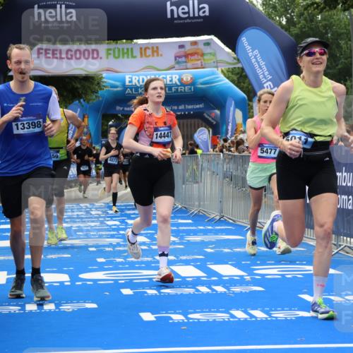 29.06.2025 - hella hamburg halbmarathon Strokosch-Dieckow http://msf.ph/oto/8493067 29.06.2025 10:42:51 Ziel 4823, 5011, 5477, 7035, 7105, 13398, 13725, 14447, 14560, 14813, 14849, 15297, 15301, 15851, 18559, 18659 meine-sportfotos.de