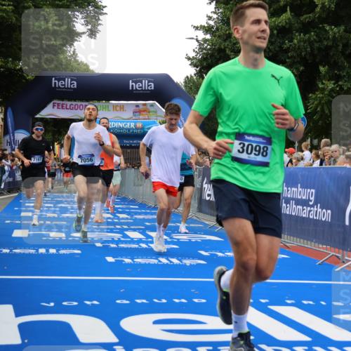 29.06.2025 - hella hamburg halbmarathon Strokosch-Dieckow http://msf.ph/oto/8493106 29.06.2025 10:44:50 Ziel 1424, 1520, 1941, 2098, 2890, 2970, 3004, 3098, 3785, 4270, 4425, 4915, 7056, 7167, 7325, 9030, 9720, 12161, 16834, 17251, 17382, 17406, 18055, 18631, 19207, 19210 meine-sportfotos.de