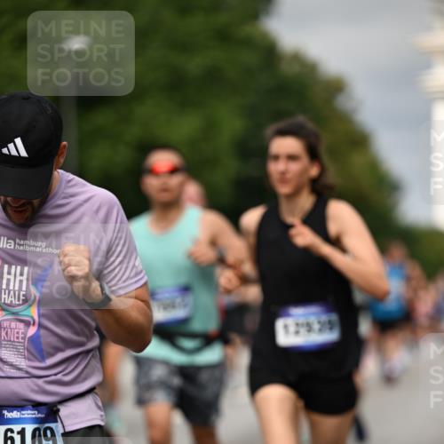 29.06.2025 - hella hamburg halbmarathon Dr. Thomas Lammeyer http://msf.ph/oto/8493242 29.06.2025 10:22:24 Kennedybrücke 1067, 1268, 1298, 1477, 1820, 1982, 2087, 2305, 2634, 2821, 3125, 3482, 3977, 4194, 4738, 5023, 5290, 5909, 6332, 7160, 7413, 7649, 7838, 7882, 7883, 8248, 8341, 9222, 9539, 9586, 9717, 9734, 9834, 9844, 10174, 10332, 10659, 10831, 10908, 10946, 11352 meine-sportfotos.de