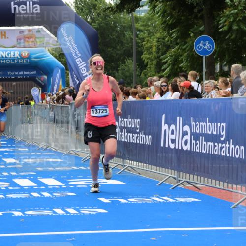 29.06.2025 - hella hamburg halbmarathon Strokosch-Dieckow http://msf.ph/oto/8493243 29.06.2025 10:42:45 Ziel 1700, 5011, 5477, 7105, 9371, 9534, 13398, 13725, 14447, 14560, 14813, 15297, 15301, 15851, 17000, 18559 meine-sportfotos.de
