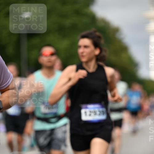 29.06.2025 - hella hamburg halbmarathon Dr. Thomas Lammeyer http://msf.ph/oto/8493257 29.06.2025 10:22:24 Kennedybrücke 1067, 1268, 1298, 1477, 1820, 1982, 2087, 2305, 2634, 2821, 3125, 3482, 3977, 4194, 4738, 5023, 5290, 5909, 6332, 7160, 7413, 7649, 7838, 7882, 7883, 8248, 8341, 9222, 9539, 9586, 9717, 9734, 9834, 9844, 10174, 10332, 10659, 10831, 10908, 10946, 11352 meine-sportfotos.de