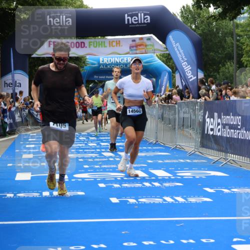 29.06.2025 - hella hamburg halbmarathon Strokosch-Dieckow http://msf.ph/oto/8493319 29.06.2025 10:42:46 Ziel 1700, 5011, 5477, 7105, 9371, 9534, 13398, 13725, 14447, 14560, 14813, 15297, 15301, 15851, 18559, 18659 meine-sportfotos.de