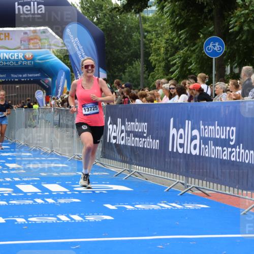 29.06.2025 - hella hamburg halbmarathon Strokosch-Dieckow http://msf.ph/oto/8493346 29.06.2025 10:42:45 Ziel 1700, 5011, 5477, 7105, 9371, 9534, 13398, 13725, 14447, 14560, 14813, 15297, 15301, 15851, 17000, 18559 meine-sportfotos.de