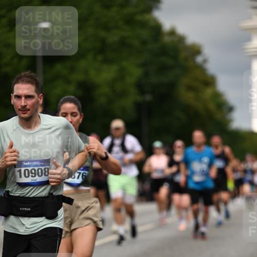 29.06.2025 - hella hamburg halbmarathon Dr. Thomas Lammeyer http://msf.ph/oto/8493361 29.06.2025 10:22:27 Kennedybrücke 1067, 1234, 1268, 1298, 1477, 1820, 2087, 2305, 2335, 2634, 2821, 3125, 3482, 4194, 4738, 5290, 5909, 6332, 7160, 7413, 7649, 7838, 7882, 7883, 8248, 8341, 9222, 9539, 9586, 9717, 9734, 9834, 9844, 10174, 10659, 10831, 10908, 10946, 11352 meine-sportfotos.de