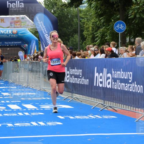 29.06.2025 - hella hamburg halbmarathon Strokosch-Dieckow http://msf.ph/oto/8493397 29.06.2025 10:42:45 Ziel 1700, 5011, 5477, 7105, 9371, 9534, 13398, 13725, 14447, 14560, 14813, 15297, 15301, 15851, 17000, 18559 meine-sportfotos.de
